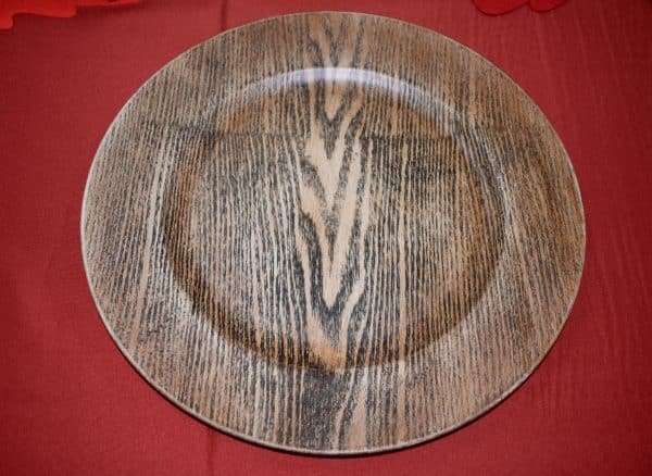 rustic charger plate decor
